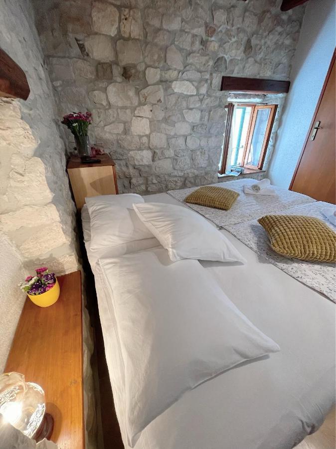 House Ivancic-Free Parking Trogir Bagian luar foto
