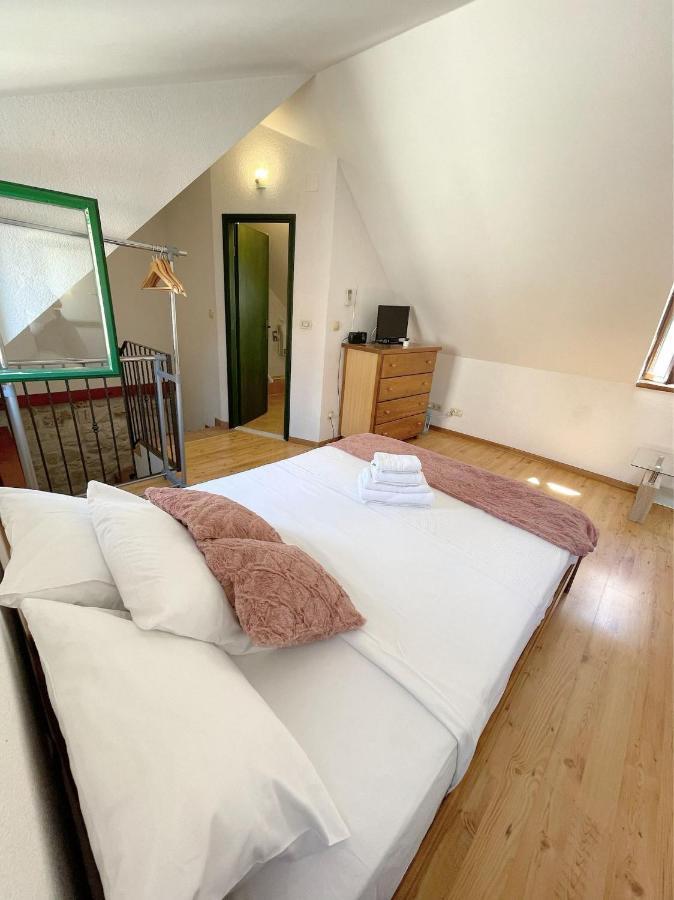 House Ivancic-Free Parking Trogir Bagian luar foto